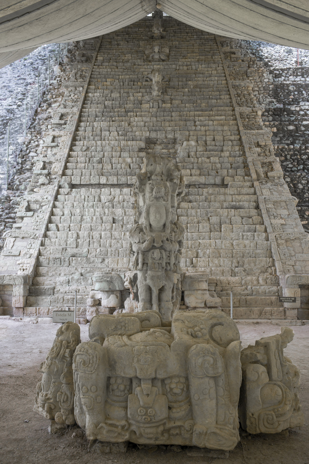 mayan statues copan